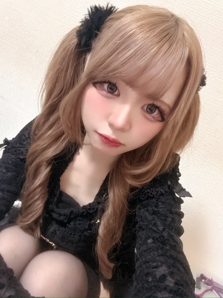 CafeBar_HADES's tweet photo. 【るる】

はじめましてるるです🎀
おしゃべりするのも、楽しく飲むのもだいすき♡
仲良くなるといっぱい喋っちゃうタイプなので、気軽に話しかけてください！
まだまだるるのこと知らないと思うけど、会うたびにもっと好きになってもらえるように頑張りまぷ🥺💕
一緒に楽しい時間過ごそ〜！

新しいキャストさんです！
日付変わって本日19:00-23:00

是非会いに来てください。

#ハーデス　#コンカフェ　#冥界