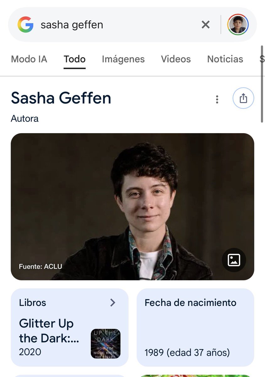 juana_fer0z's tweet photo. me parece muy cabrón el nivel de valeverguismo de @Cinepolis porque ni siquiera estamos hablando de verificar un dato oscuro para sus artículos piteros de @Paloma_Nacho, literal era googlear “Jane Schoenbrun” y poner una foto de Jane Schoenbrun https://t.co/jyjZRiJC5h