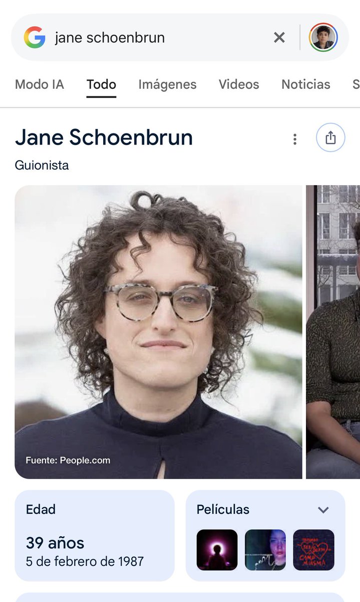 juana_fer0z's tweet photo. me parece muy cabrón el nivel de valeverguismo de @Cinepolis porque ni siquiera estamos hablando de verificar un dato oscuro para sus artículos piteros de @Paloma_Nacho, literal era googlear “Jane Schoenbrun” y poner una foto de Jane Schoenbrun https://t.co/jyjZRiJC5h