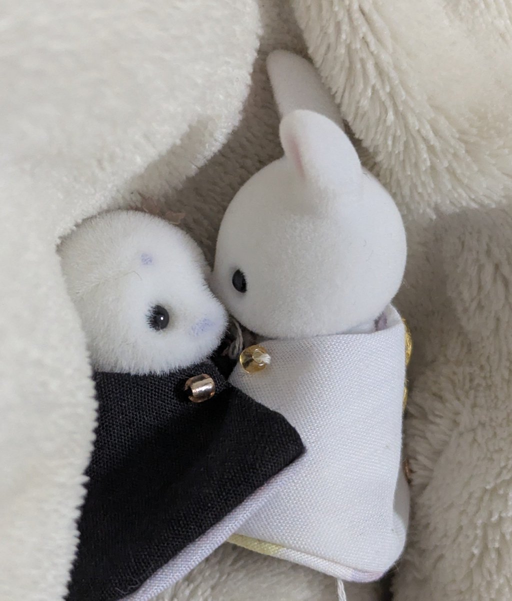 goooootani's tweet photo. ⚠リアル写真
モフズク🐰とアルズク🦭のシルバニア〜💓
ケープは手作り…🫣 https://t.co/6ieb4ZRWF8