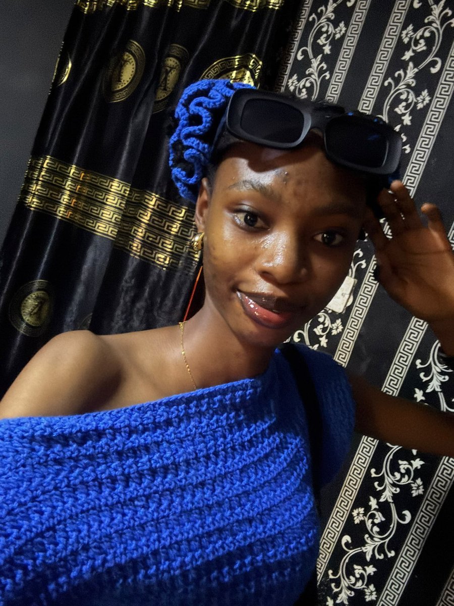 SacredTabitha's tweet photo. Blue me away?? 😂✌🏽💙 https://t.co/hqvUusxy9E