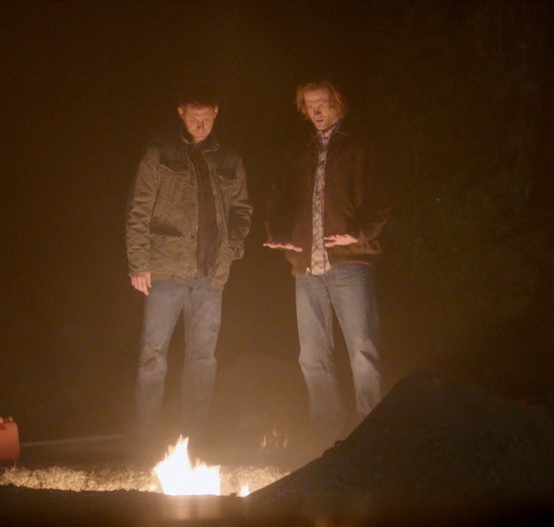 phainuzzler's tweet photo. idk what's funnier, Sam warming up his hands above the fire they burned a necromancer in or the reaction from the guy they saved 😭 https://t.co/OfxAGGY4nd