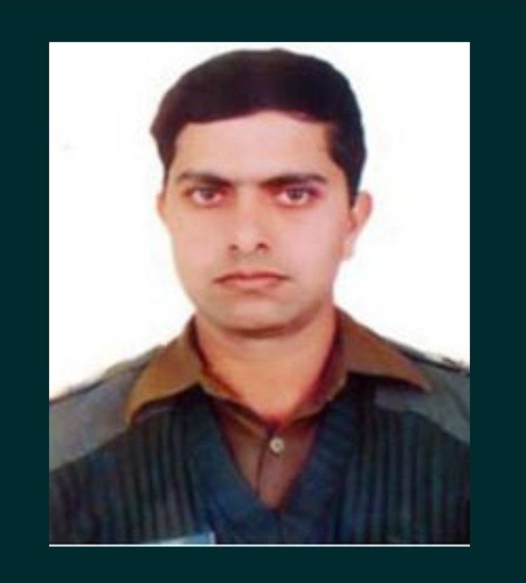 Humanity2008's tweet photo. Remembering and paying tribute to 
CAPTAIN TARUN KUMAR
Shaurya Chakra (P)
157 LIGHT AD REGT/ 4 RR

 #OnThisDay  in 1998, in Kupwara, J&amp;K During the combat  operation, Capt Kumar ehibited exemplary courage and was immortalized  in the service of the nation
#FreedomisnotFree https://t.co/21d1zgMRq7