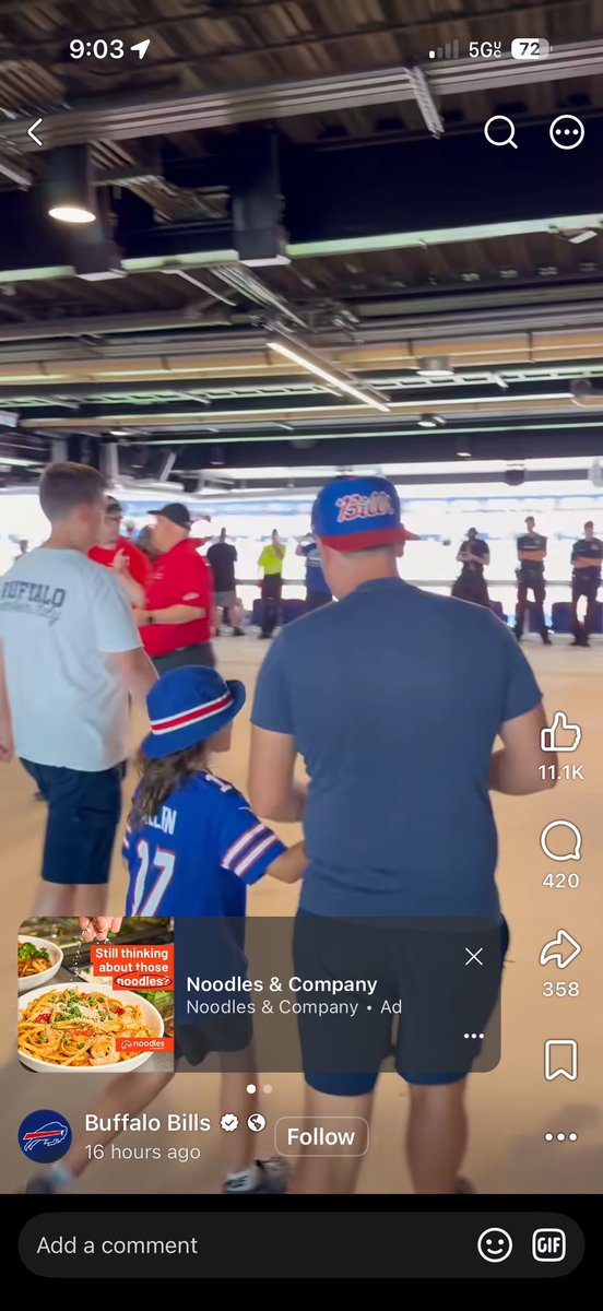 BillsItaly's tweet photo. During last night’Bills streaming we saw a guy wearing our very own Bills Backers Italy tshirt amongst the crowd! (On the left side) We’re looking for you! Get in touch!!!
#BillsMafia https://t.co/brW3KsuPUb