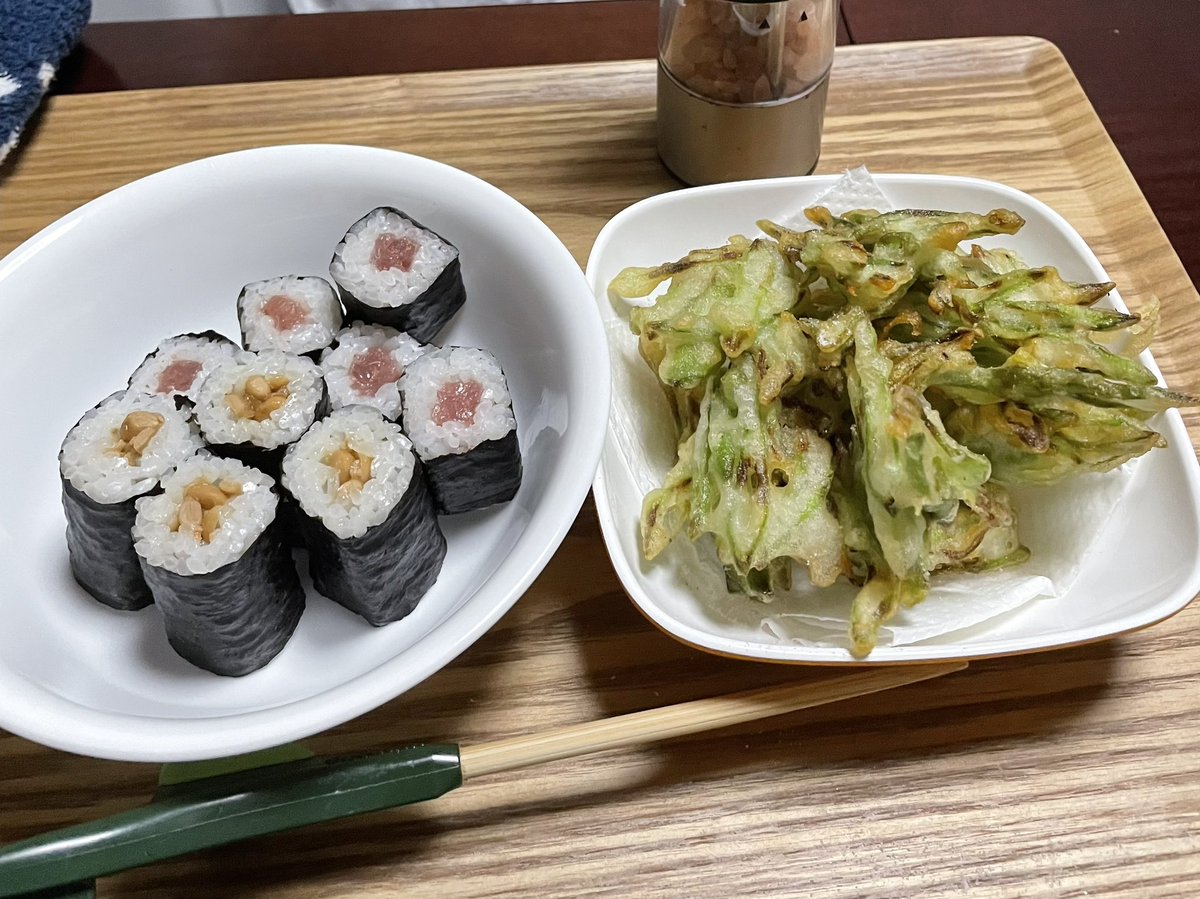 puchihiko's tweet photo. ）
【1型・夕食メモ】
■食前：135➔
■メニュー：
・納豆・鉄火巻き180g(6.3C)
・ささげ天ぷら(1.5C)
■合計：7.8C
■投与：
・ルムジェブ：8.0U
・トレシーバ：4.0U
※高血糖からの急降下も落ち着いて安心！いただきます！
#1型糖尿病 #カーボカウント https://t.co/8dGxfIRFyn