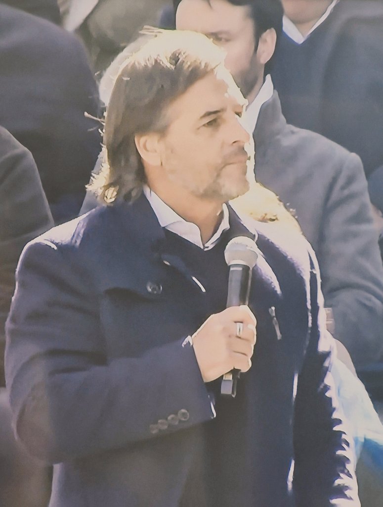PRINCIPITAJUDIA's tweet photo. Qué belleza volver a escuchar en Uruguay a un orador sin errores y horrores, sin leer, con carisma, formación,  solidez y con el respeto que se gana un Presidente cuando tiene con qué. Gracias @LuisLacallePou https://t.co/nsjKarieo9
