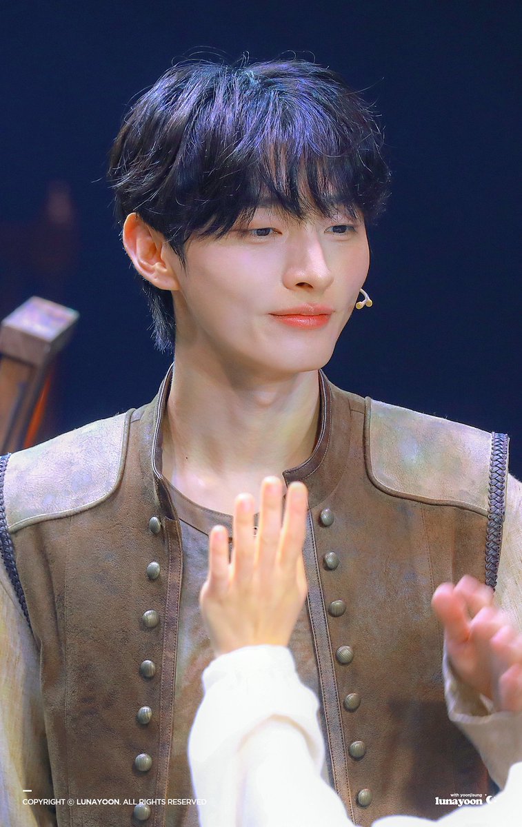 lunayoon_38's tweet photo. [👦🏻]  안녕, 베네치아🎨
#윤지성 #YoonJisung #소년의초상 https://t.co/tTqvYk5tWe