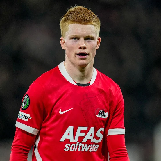 jdnufc_'s tweet photo. If we're looking to have a older profile of player such as Palhinha or Højbjerg. Then I think we'll look for another young midfielder around £40m to come in. I would love Angelo Stiller to come in but looks like links have been shut down. In that case maybe Smit? #NUFC https://t.co/I1lwAqXt3v