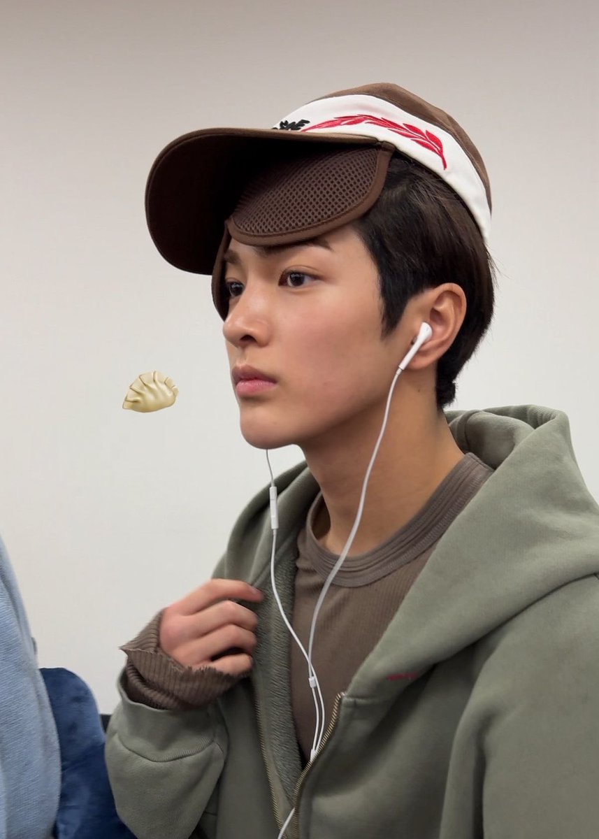 Gunhooooiw's tweet photo. 개초딩 https://t.co/vDNCtlTvbT