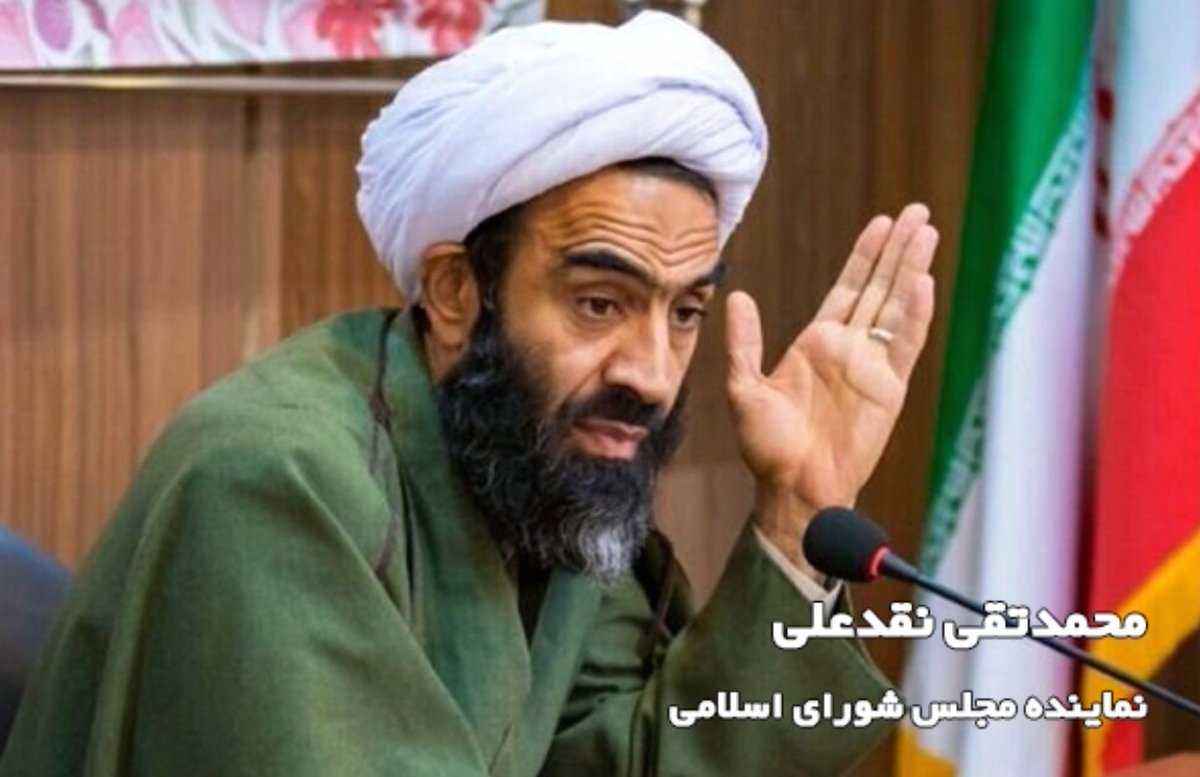 Reihane_110's tweet photo. آقای نقدعلی! وقتی تصمیمات مجلس مطابق نظر شماست، می‌گویید حاصل همت همه نمایندگان است؛ اما وقتی نتیجه باب میل‌تان نیست، ناگهان تقصیر #قالیباف
و «مجلس رئیس‌محور» است!

این دوگانگی باصداقت حرفه‌ای سازگار نیست. اگر مجلس رئیس‌محور است، نقش شما چیست؟

مردم کار می‌خواهند، نه کلیپ و تخریب https://t.co/Grbck93SXj