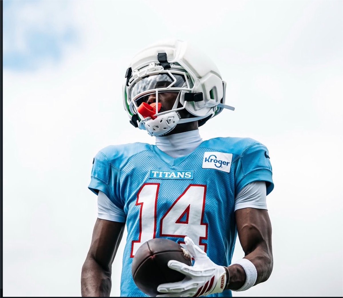 SleeperTitanUp's tweet photo. Carnell Tate has 3 TDs so far at practice today https://t.co/daIjo2y0rf