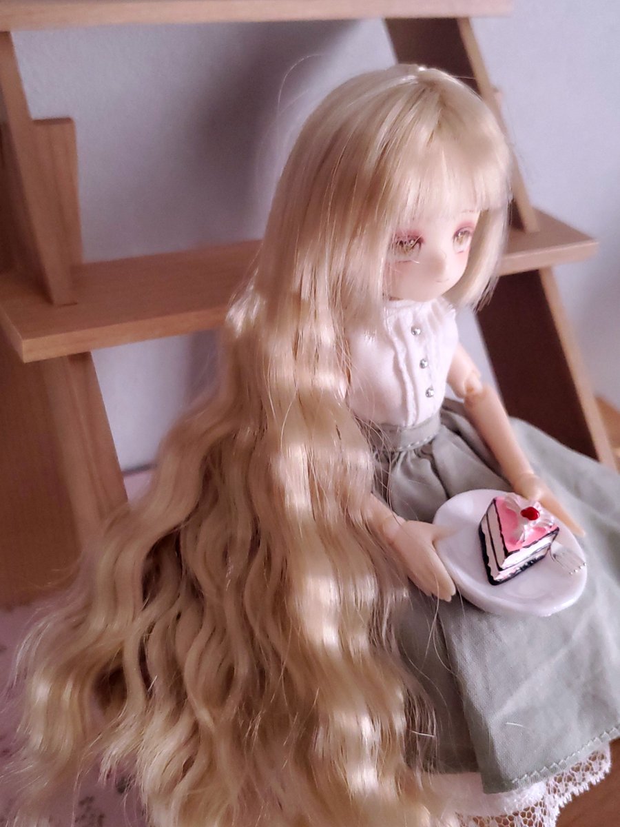 ZmixDll's tweet photo. この子の髪が本当に綺麗で、ずーっと見てられるんですよね。
手触りも最高です！ https://t.co/CuW8AdLzSu