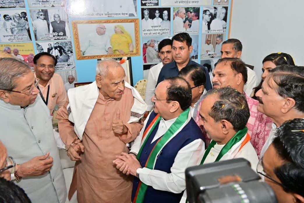 BJP4Rajasthan's tweet photo. माननीय केंद्रीय स्वास्थ्य एवं परिवार कल्याण मंत्री श्री @JPNadda एवं भाजपा प्रदेश अध्यक्ष श्री @madanrrathore ने आज स्वतंत्रता सेनानी श्री प्रवीण चंद्र छाबड़ा के जयपुर स्थित निवास पर पहुंचकर उनका आत्मीय स्वागत एवं सम्मान किया तथा उनका कुशलक्षेम जाना।

इस अवसर पर राज्यसभा सांसद श्री @gtiwariindia भी उपस्थित रहे।