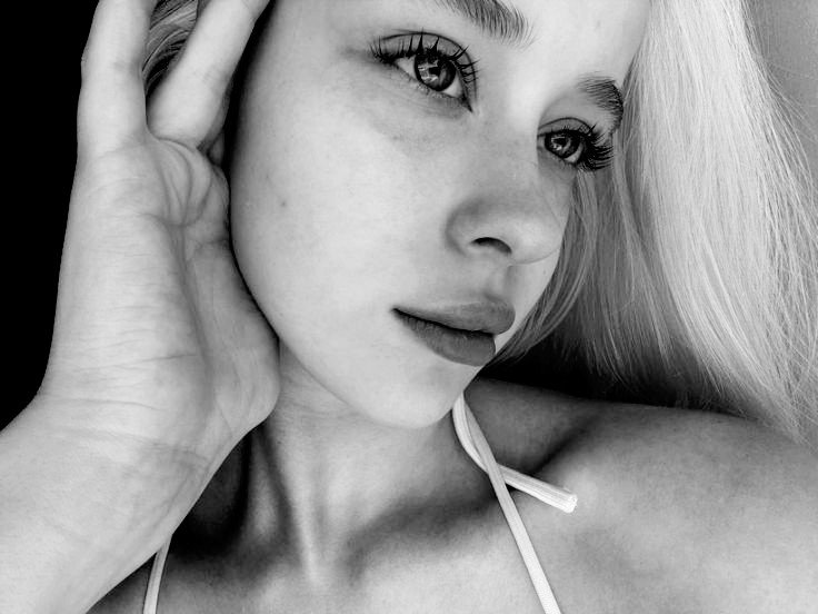 hhallilrt's tweet photo. #𝓟ov  Você pediu a hallie em namoro e agora sua galeria se encontra assim : https://t.co/zzQSpHdMhR