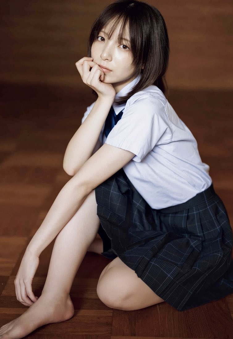 aqnfq's tweet photo. 渡辺莉奈ちゃん♡そろそろ脱ごっか♡ https://t.co/AtWER1uN9k