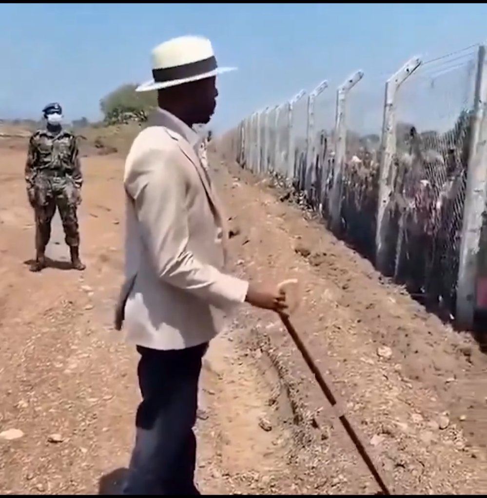 KenrickInvestor's tweet photo. @Kemboi67 This shows how Ruto betrayed the "hustler revolution". He has now become a prince, just like the Odingas, Mois and Kenyattas. @WilliamsRuto never had any intention of fulfilling the "hustler revolution". This picture captures the betrayal. What a shame https://t.co/1ndWZOsNjW