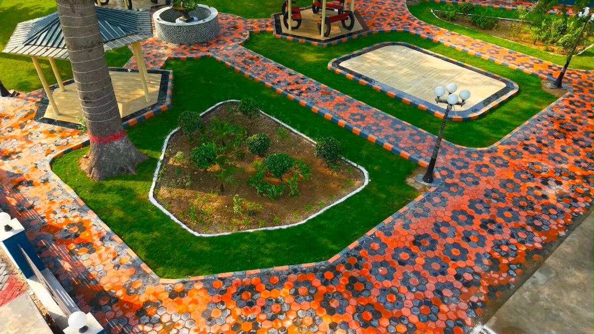 MaryamNSharif's tweet photo. Look how a neglected parcel of land in the heart of Gujranwala has been transformed into a vibrant public recreation space, offering residents a welcoming place to relax, unwind, and spend time with their families! The revamped space features beautifully designed gazebos, comfortable seating, a modern cafeteria, walking tracks, decorative lighting, and attractive water features, turning an overlooked area into a lively community asset.