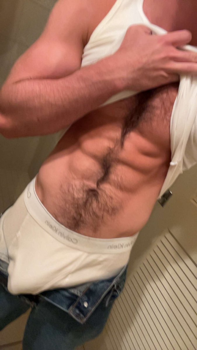 MrHappyTra6l's tweet photo. join me in the bathroom stall https://t.co/V5sBdFSDlX