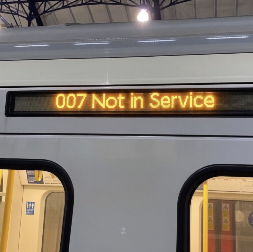 NoContextBrits's tweet photo. The new Bond film sounds shit. https://t.co/QXPjZcAkRK