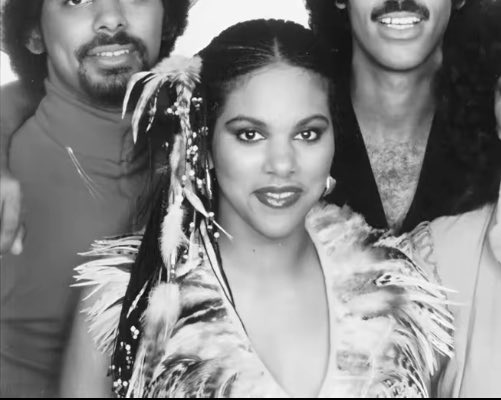 kahmarianna's tweet photo. I love how braids looked in the 70s https://t.co/gcmKZSQraj