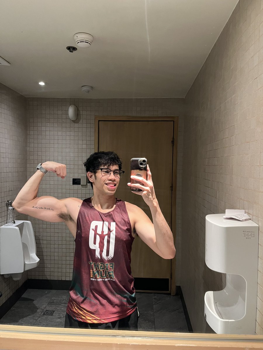 jhnnyscenes's tweet photo. good night! SB mirror shot again 🥺 https://t.co/cSINHX6X7G