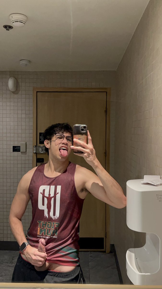 jhnnyscenes's tweet photo. good night! SB mirror shot again 🥺 https://t.co/cSINHX6X7G