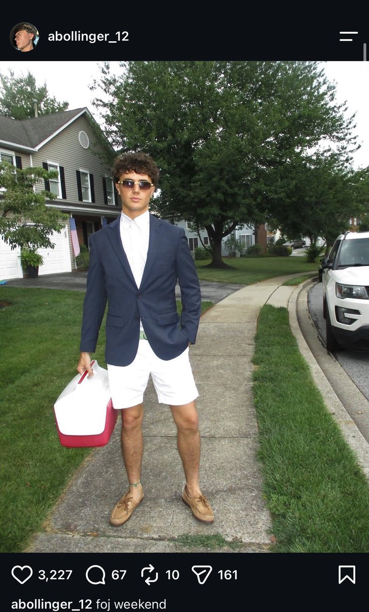 timmytropics's tweet photo. This dude prolly has an ice cold dildo in that cooler! #urgood #shrink https://t.co/Kz1djGk9iq