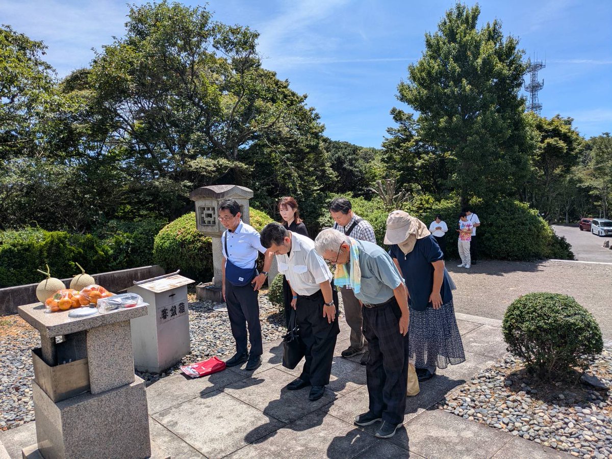 zaitokuaichi's tweet photo. 令和8年8月8日　終戦の日の1週間前、そして広島と長崎への原爆投下の間にあたるこの日、お世話になっております日本国民党愛知支局さま呼びかけの西尾市三ヶ根山殉国七士廟前にて
の慰霊祭に昨年に引き続き参加させて頂きました。 https://t.co/ebyyX5aIbj