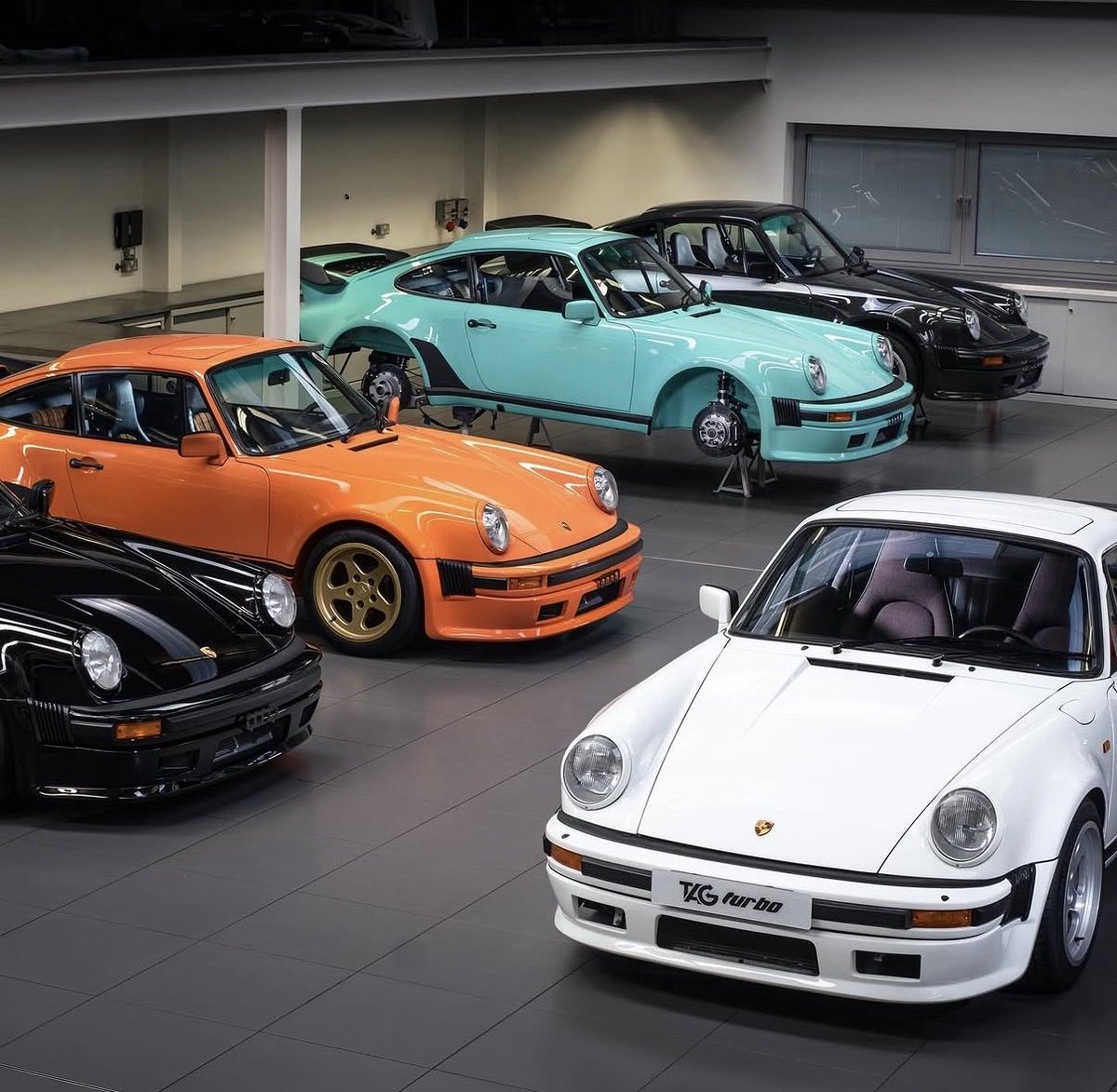 Jordan92338366's tweet photo. Lanzante F1 powered 930 🔥💨 https://t.co/9IaHz2x3Wr