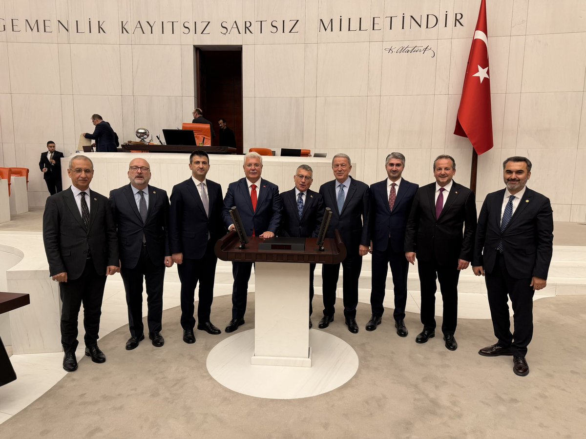 ztarikdaroglu's tweet photo. 📍TBMM

Uzun süredir üzerinde yoğun bir şekilde çalıştığımız ve aziz şehitlerimizin emaneti ailelerimize ve kahraman gazilerimize yönelik düzenlemeleri içeren Kanun Teklifi, Gazi Meclisimizde kabul edilerek yasalaştı.

Şehitlerimizin emanetlerine ve Gazilerimize sahip çıkmak bizim en temel vazifemizdir. Aile ve Sosyal Hizmetler Bakanlığı olarak, şehit ailelerimiz ve gazilerimiz için ne yapsak az olduğunun bilinciyle, her zaman onların yanında olduk, bundan sonra da olmaya devam edeceğiz.

Yapılan düzenleme ne ilktir ne de son olacaktır. Şehit yakınlarımızın ve kıymetli gazilerimizin daha müreffeh bir yaşam sağlamasına katkıda bulunacak olan Kanun düzenlememizin ülkemize, milletimize, kahramanlarımıza ve ailelerine hayırlı olmasını diliyorum.

TBMM Millî Savunma Komisyonumuz başta olmak üzere, düzenlemeye destek veren tüm milletvekillerimize gönülden teşekkür ediyorum.