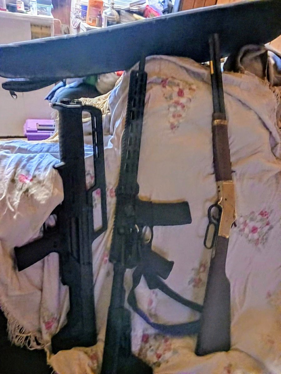 curtis82175's tweet photo. @Jolie_Miller09 You wouldn't come into my neighborhood looking like that and I bet your mom and dad would come to my house and borrow one of my guns https://t.co/BCB21gJYA2