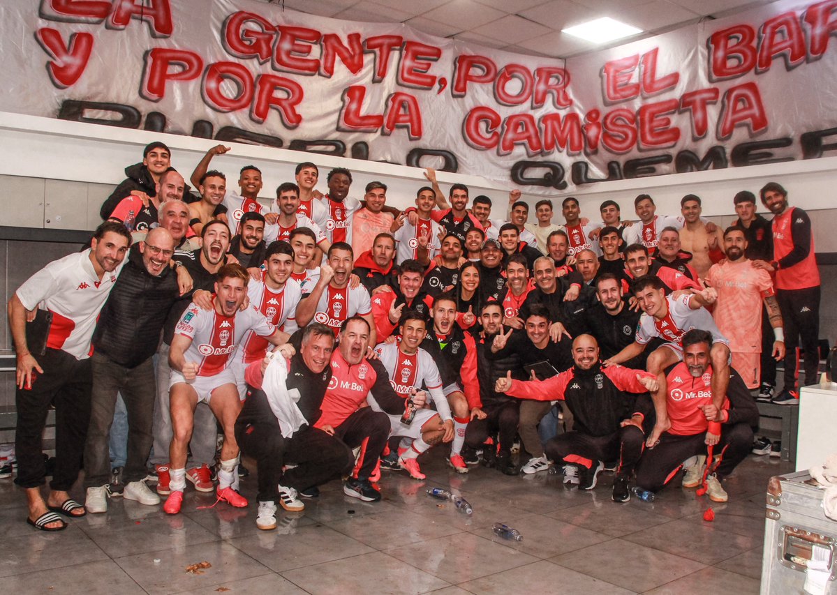 CAHuracan's tweet photo. ¡Siempre nosotros carajo, vamos Huracán! 🔥👏🏼 https://t.co/jIdOxvvwKW