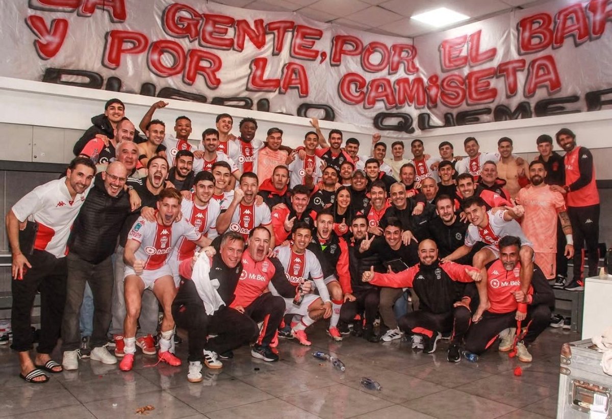 OrgulloQuemeroo's tweet photo. Por la gente, por el barrio y por la camiseta ❤️🎈 https://t.co/66Ma9KsQTG