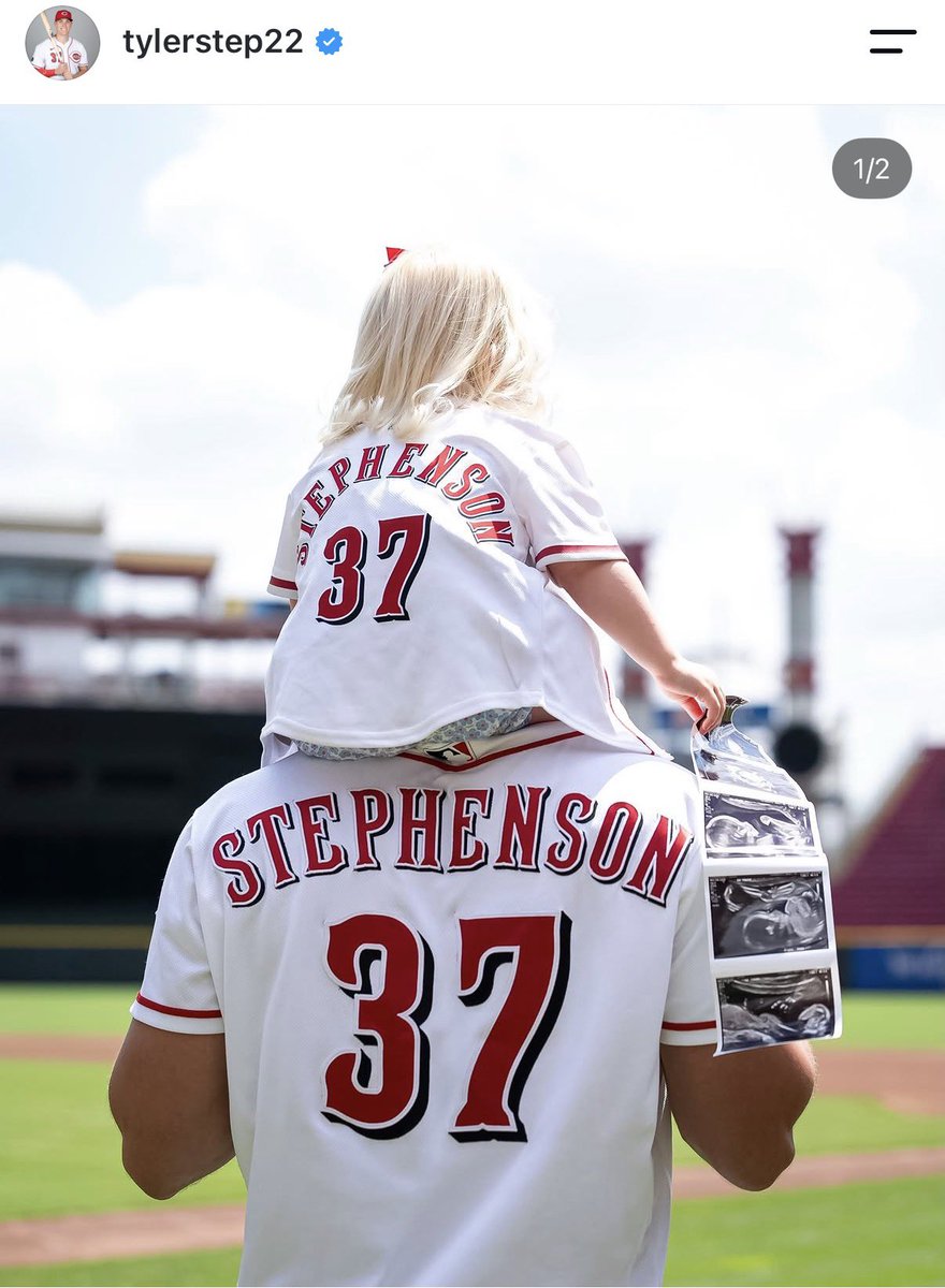 RedsDaily4's tweet photo. Tyler Stephenson and his wife are expecting another daughter in the winter. 

#Reds https://t.co/Cdm5B496fD