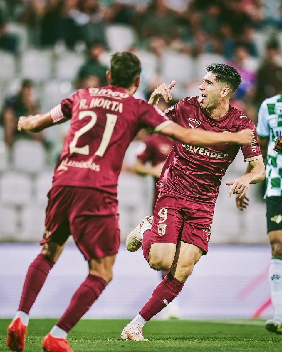 GMArenaPT's tweet photo. FIM: Moreirense FC 2️⃣➖2️⃣ SC Braga
Guerreiros em vantagem por duas vezes, mas a equipa da casa não caiu e ganha o empate em casa 💚🤍
Ter um jogo destes na primeira jornada é ouro 🙏🏼
#LigaPortugalBetclic #MFCSCB https://t.co/PGCLNCiKH0