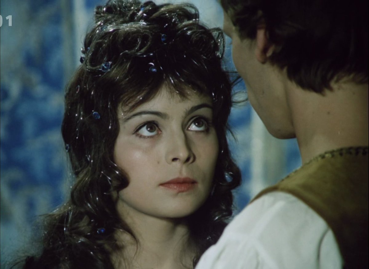Ioglady's tweet photo. i love glittery hair and veils in fantasy movies... https://t.co/p0Y2lxWgTw