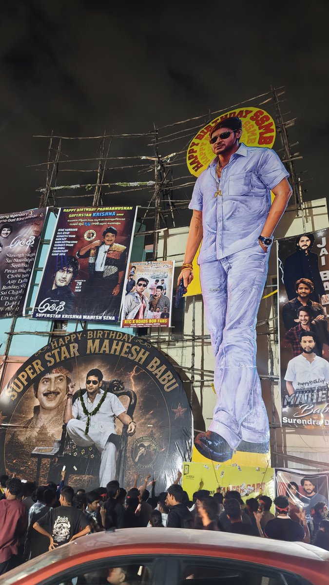 CarlJohnson1003's tweet photo. Last birthday show of #Dookudu4k at #Devi70MM 
The atmosphere and energy was unreal even for a 10pm show.
Watched Dookudu 5 times in the theater when I was young and now this makes it my 6th watch😁. 
Even after all these years this movie still holds up well.
#HBDSuperstarMahesh https://t.co/ArmMoUkUHP