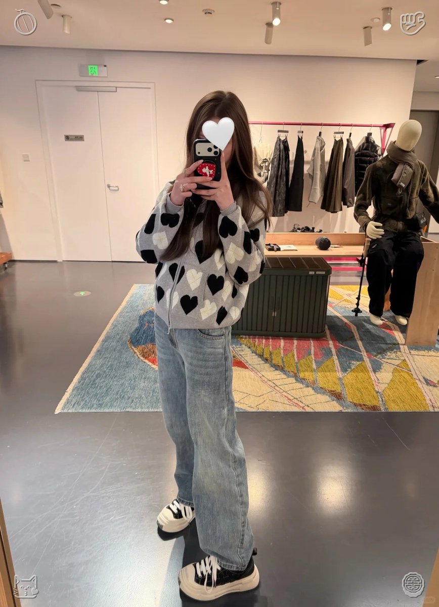 PATAUDINAVIN's tweet photo. The zoo's vibrant, natural ambiance brings a distinct energy to the otherwise stark and uniform urban landscape. 🛏 Wardrobe maintenance—wardrobe, verified. https://t.co/2wq0wZugaO