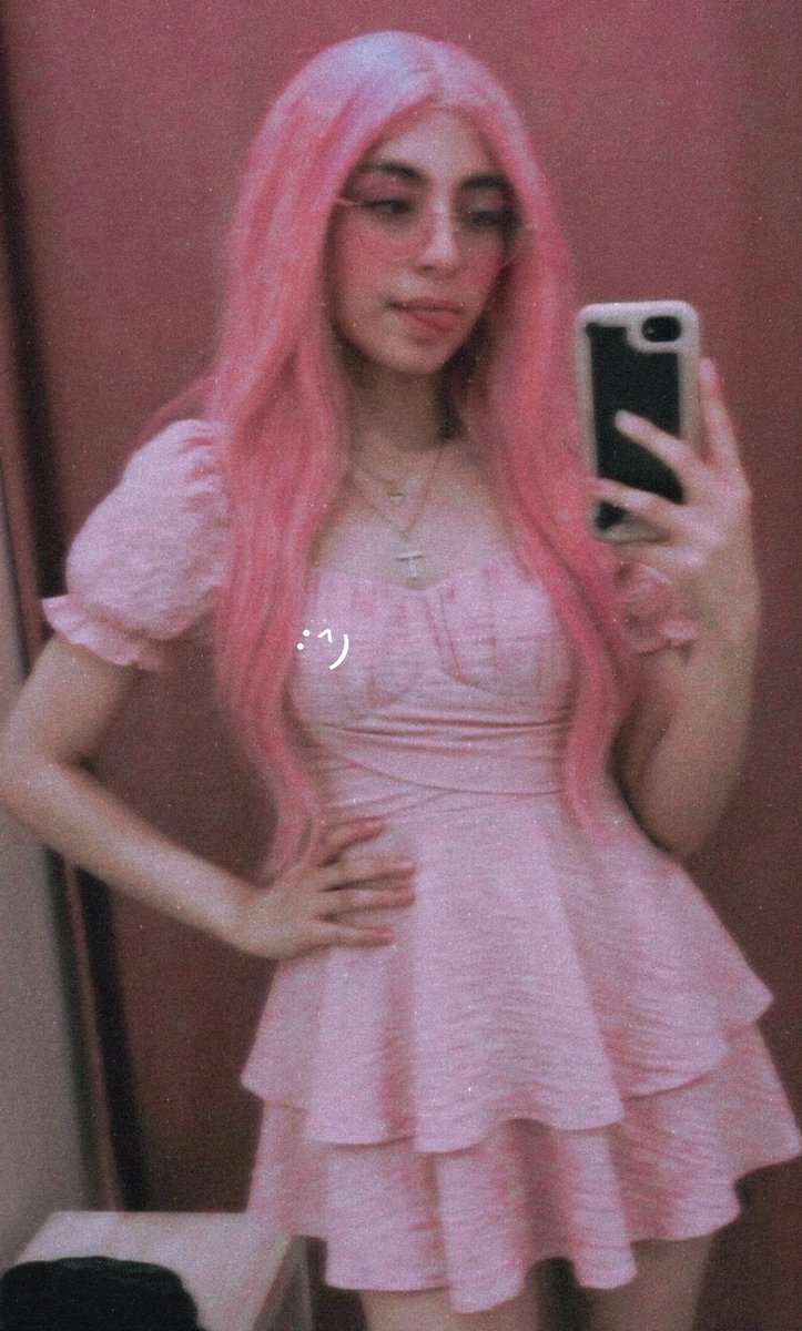 sofii_uwuu's tweet photo. Me encanta mi vestido, ya estoy ansiosa por llevarlo a la uni y que me pregunten si es cosplay jsjsjs😿💔 

Unanse a mi canal de telegram, panditas🔥🐼
https://t.co/9GofThB4rX https://t.co/g3Hb38PoJ9