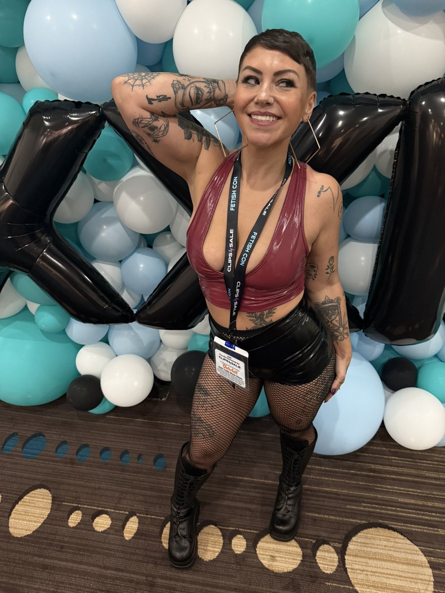 pixie_spoiled's tweet photo. @FetishCon https://t.co/mUah1YFNA5