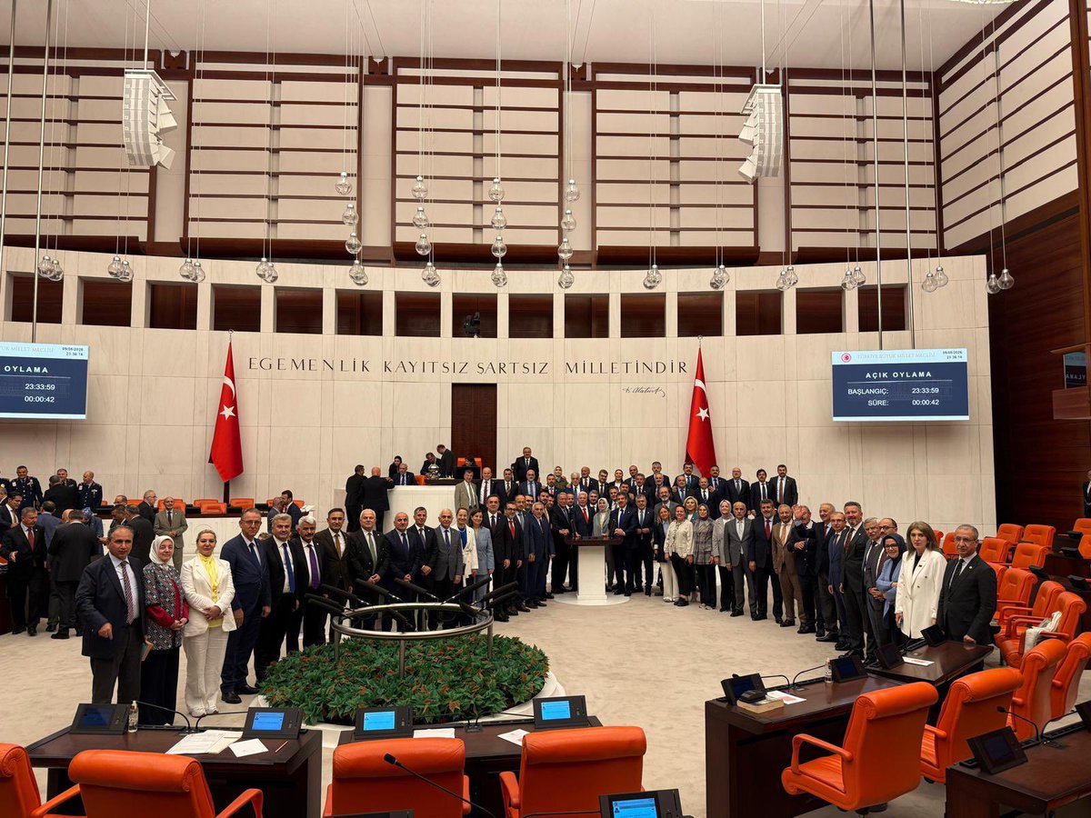 TatarArslan's tweet photo. 📍TBMM | Genel Kurul

Şehit yakınlarımız ve gazilerimizin haklarını güçlendiren 289 Sıra Sayılı Kanun Teklifi, Genel Kurulumuzda kabul edilerek yasalaştı.

Şehitlerimizin aziz hatırasına sahip çıkmaya, gazilerimizin ve kıymetli ailelerinin her daim yanında olmaya devam edeceğiz.

@avabdullahguler @Akparti