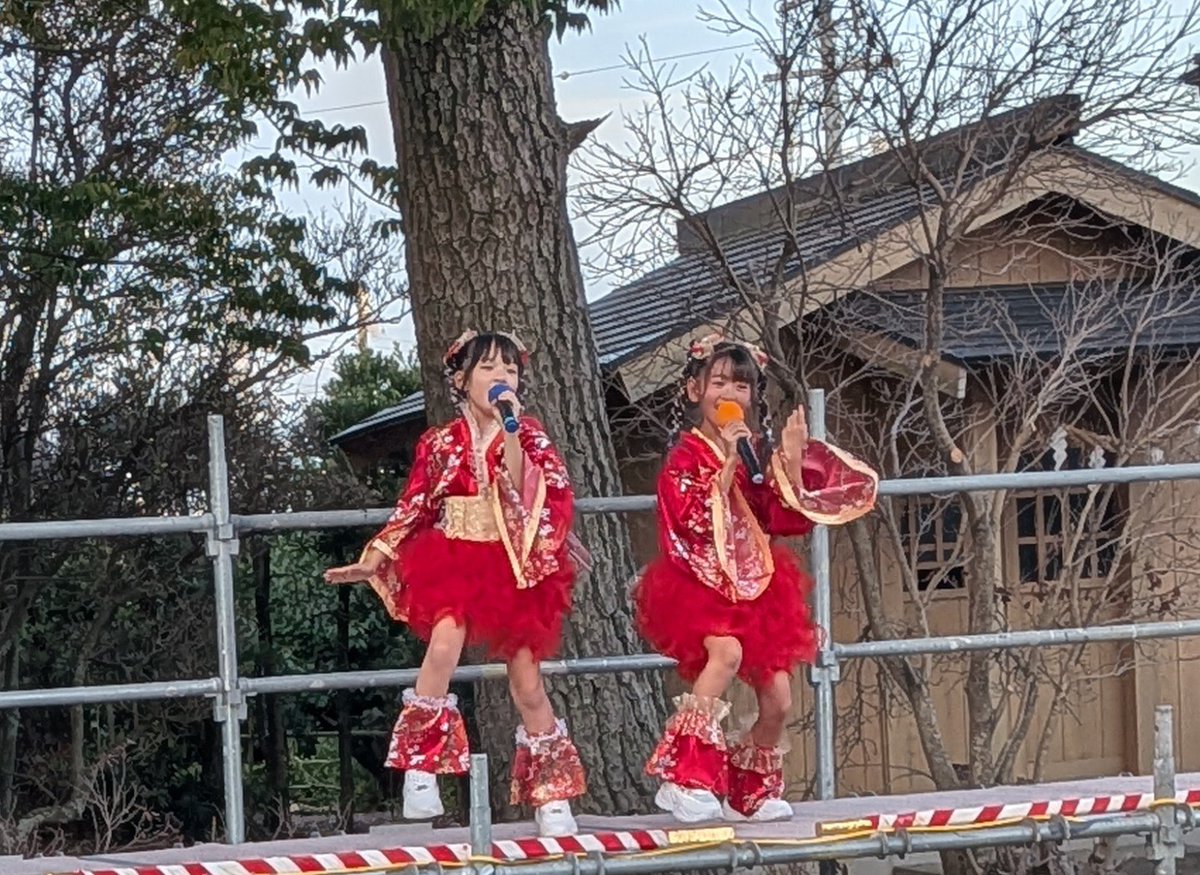 RX78MSV's tweet photo. #中田島納涼祭
#そらきら ちゃん

可愛いステージでした🥰🥰
赤い衣裳が神社によく合ってました ⛩️⛩️ https://t.co/NpAnTNXfm3