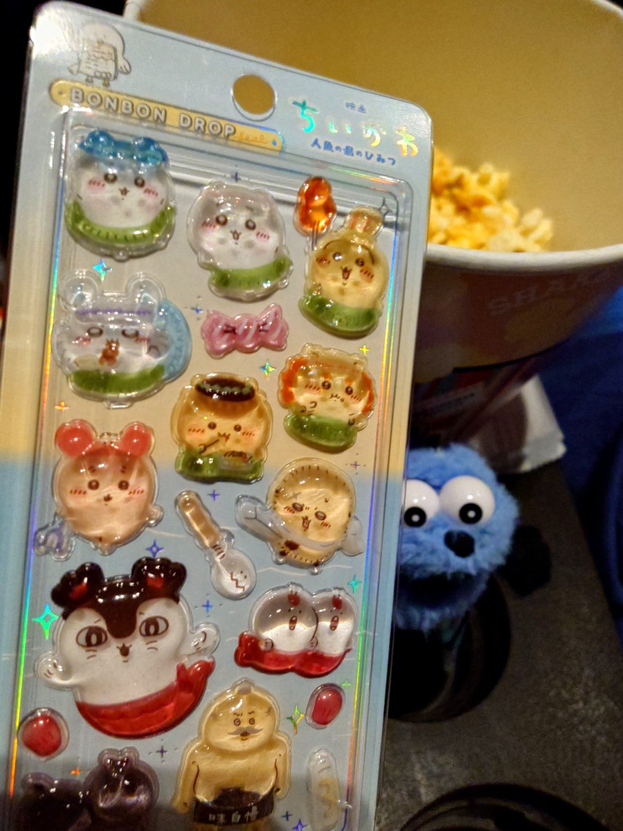 bowx's tweet photo. ちいかわ映画友達と見てきました！
ちょっと読んだことあるくらいの知識だったけど、全然楽しめた！面白かったし映像きれいでした🏝️🌊
島次郎大好きになるかと思いきや、セイレーンちゃんこわかわいかった、、グッズほしかったけど結構売り切れてますね残念💦 https://t.co/je3UibImg0