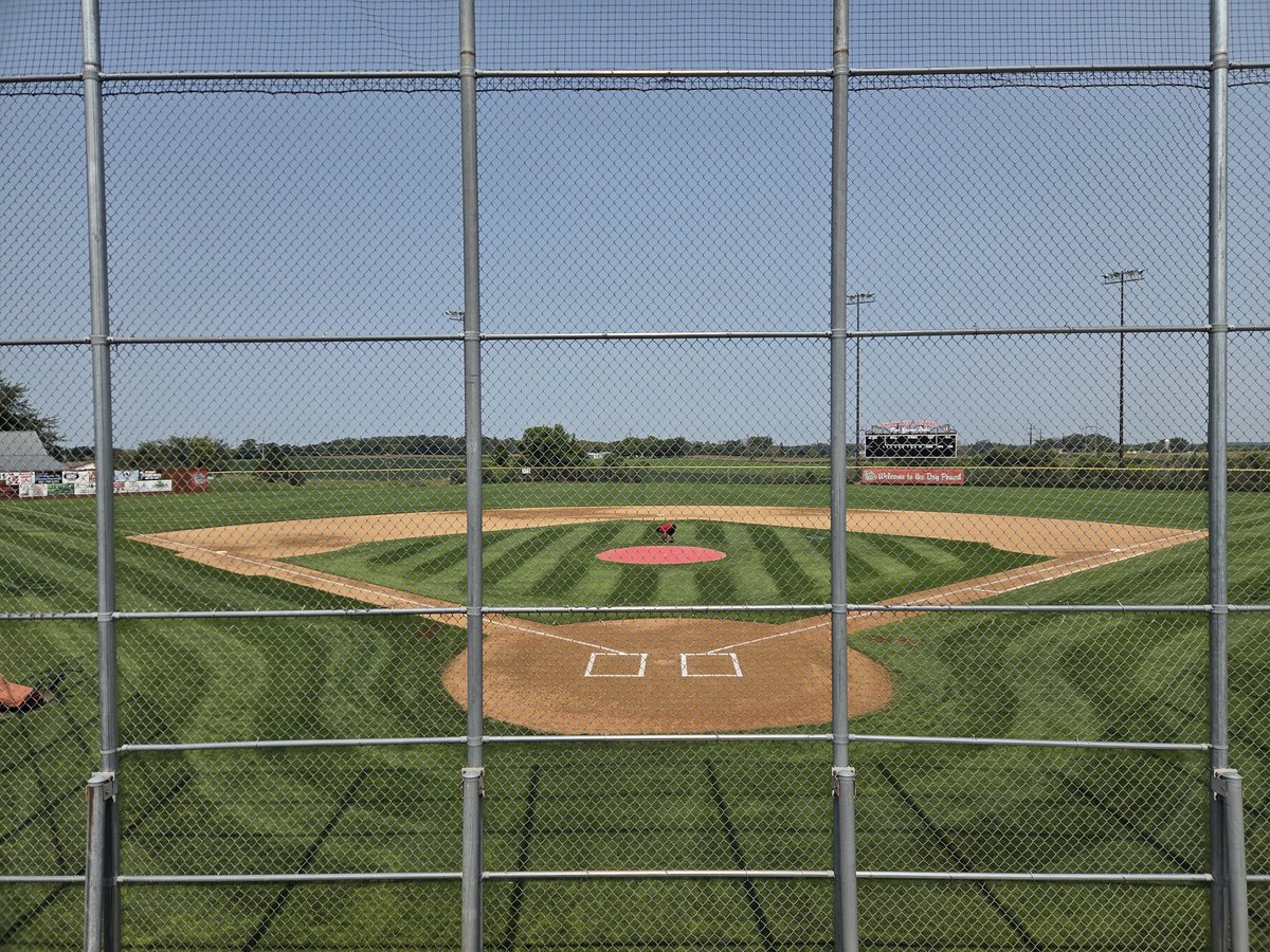 UHBulldogs's tweet photo. Dogs win 3-0 over Prior Lake on a nice Sunday! 

Tanner Nordrum throws a complete game gem, striking out 11, allowing just 4 hits.  

We play Webster in Elko at 7:30 on Tuesday night. 

#ondogs #woof #bark https://t.co/opp3UHbNgG