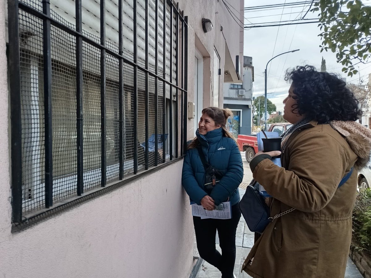 RodolfoWalshC9's tweet photo. En la mañana del sábado estuvimos conversando con vecinas y vecinos de nuestro barrio Mataderos sobre la carta 💌 de Cristina. 

Queremos que Cristina sea presidenta. 
Queremos que vuelva a caminar con nosotros para construir la Patria que soñamos. 🇦🇷 https://t.co/FG99y4EWpK