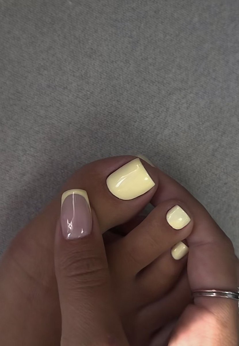 alwayssay_3's tweet photo. @FootFetish dm me 😍🦶🏻💕 https://t.co/4e69u6sOyV