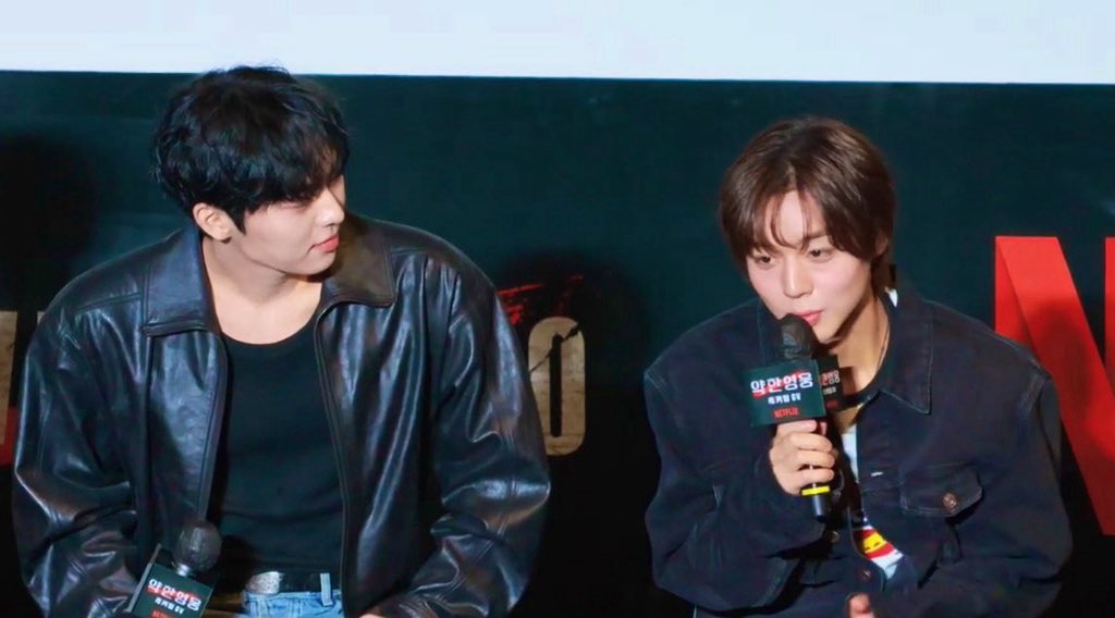 eliziedar's tweet photo. hwjh size difference i love u https://t.co/QxcLJPkjWW