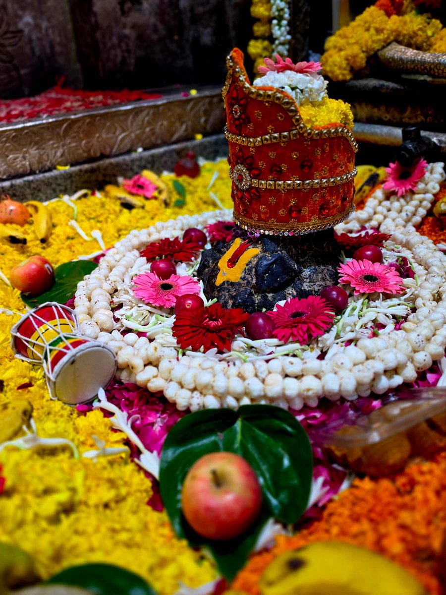 12Jyotirling's tweet photo. श्री ॐकारेश्वर ज्योतिर्लिंग संध्याकालीन आरती श्रृंगार | 09.08.2026

Shri Omkareshwar Jyotirlinga Evening Aarti Shringar | 09.08.2026 https://t.co/kn4A9pG6HK