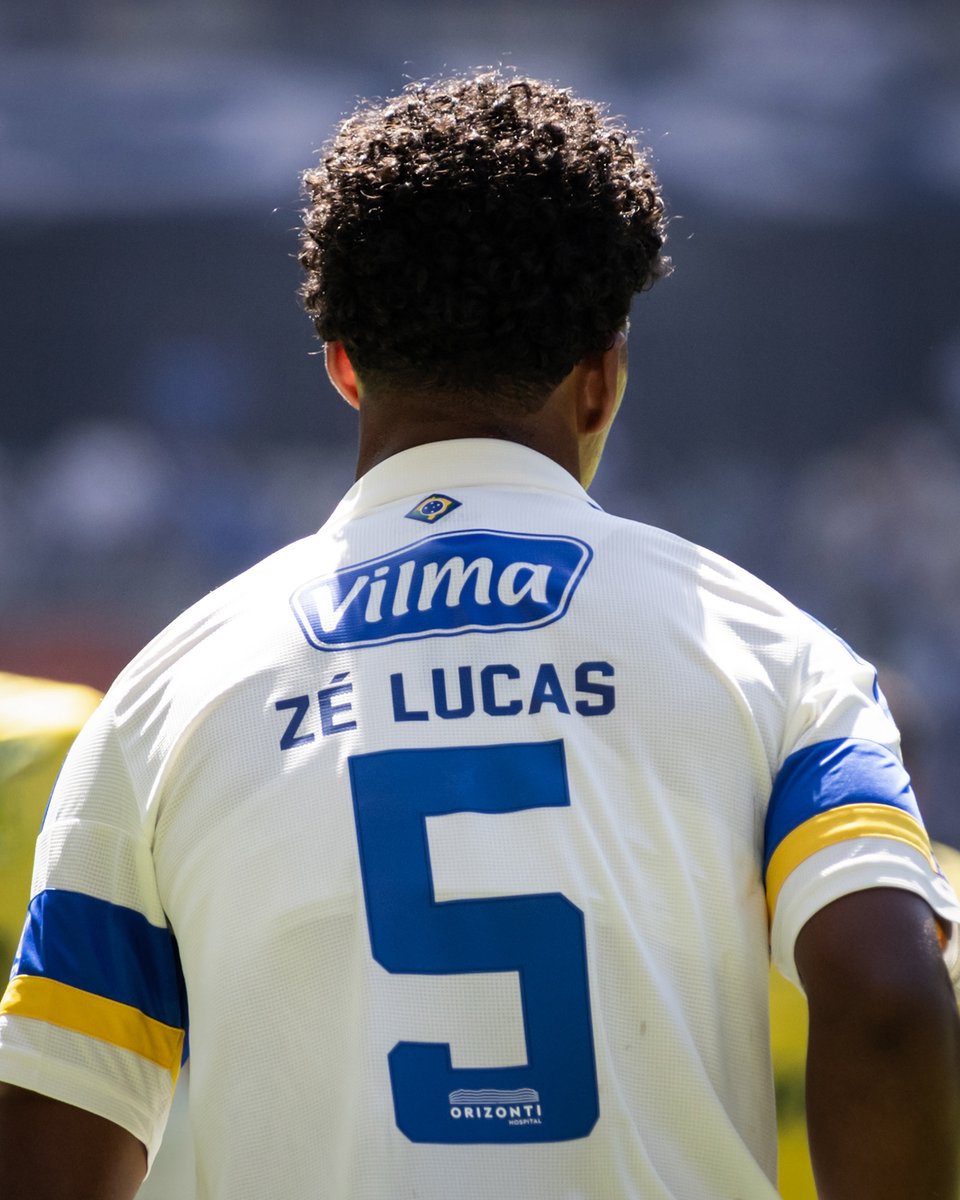 Cruzeiro's tweet photo. Personalidade do camisa 5⃣! 👏

Parabéns pela estreia, Zé Lucas! Vamos juntos! 🦊💙

📸 @ggaleixo / Cruzeiro https://t.co/vabDtLt9Kg