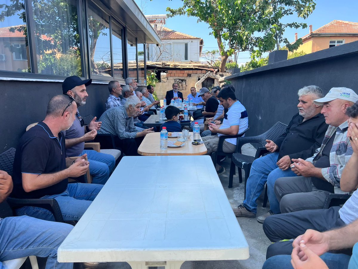 HudaParizmir's tweet photo. Genel Sekreterimiz Sayın M. Hüseyin Yılmaz, beraberindeki heyetle birlikte Aliağa Aşağı Şehit Kemal Mahallesi’nde Onuk Ailesi ile bir araya geldi. Ziyarette partimizin çalışmaları hakkında bilgilendirmede bulundu. Misafirperverliklerinden dolayı Onuk ailesine teşekkür ediyoruz. https://t.co/2ZciqJq6uL
